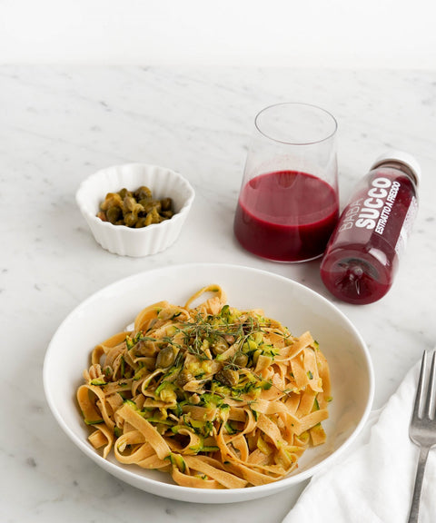 PASTA CON POMODORI COSTOLUTI, CIPOLLA E CETRIOLI